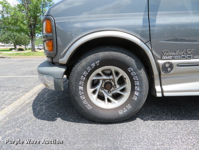 image for item DE8241 2000 GMC Savanna G1500 van