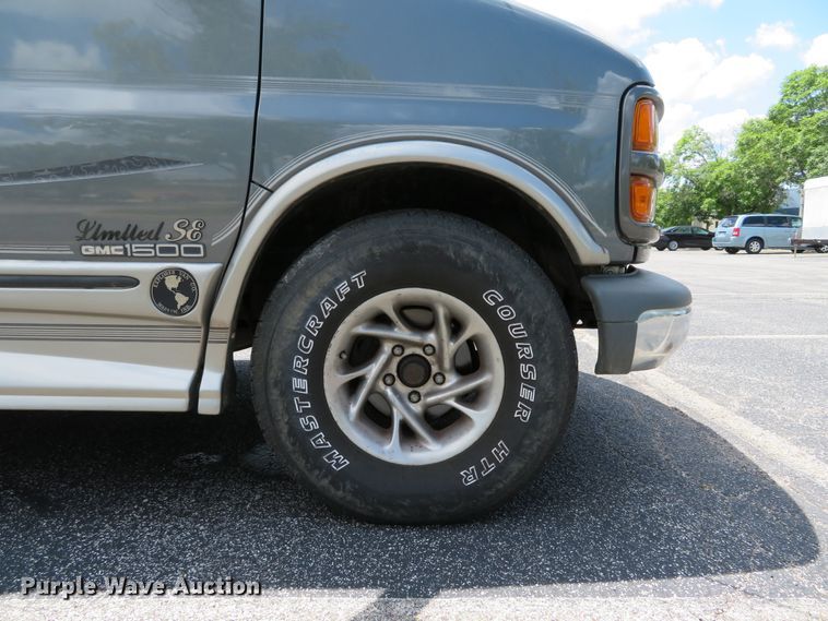 image for item DE8241 2000 GMC Savanna G1500 van
