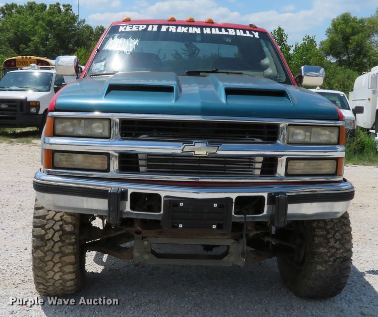 image for item DE8247 1994 Chevrolet 3500 Ext. Cab pickup truck