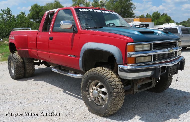 image for item DE8247 1994 Chevrolet 3500 Ext. Cab pickup truck