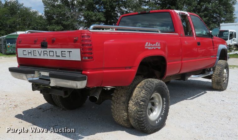 image for item DE8247 1994 Chevrolet 3500 Ext. Cab pickup truck