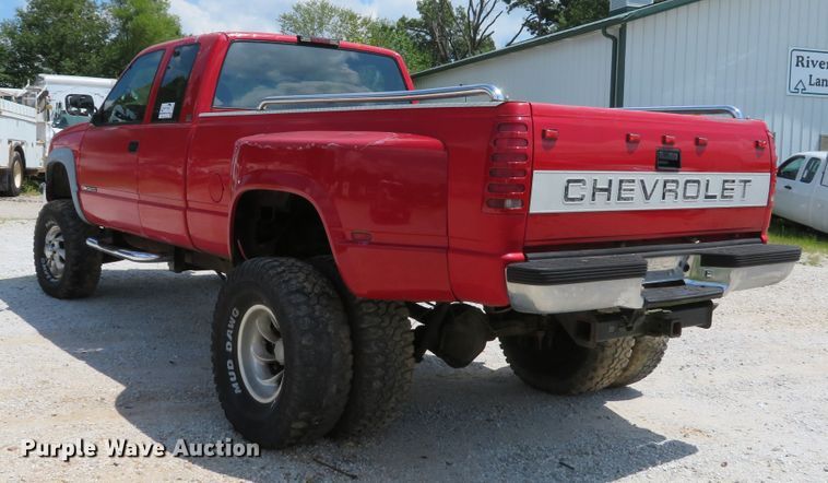 image for item DE8247 1994 Chevrolet 3500 Ext. Cab pickup truck