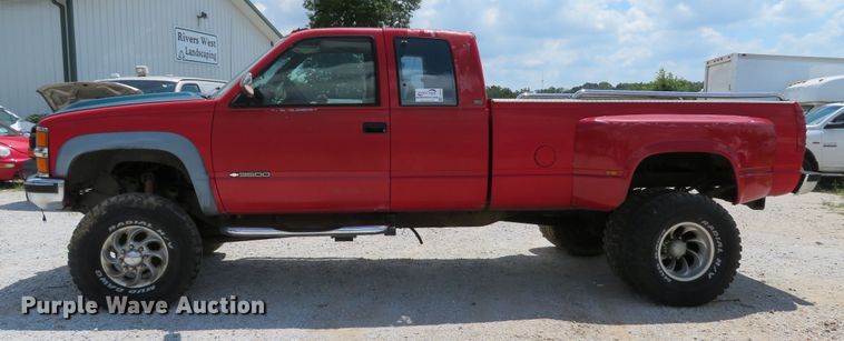image for item DE8247 1994 Chevrolet 3500 Ext. Cab pickup truck