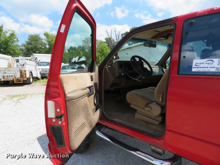 image for item DE8247 1994 Chevrolet 3500 Ext. Cab pickup truck