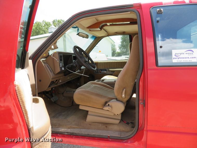 image for item DE8247 1994 Chevrolet 3500 Ext. Cab pickup truck