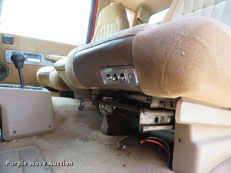 image for item DE8247 1994 Chevrolet 3500 Ext. Cab pickup truck