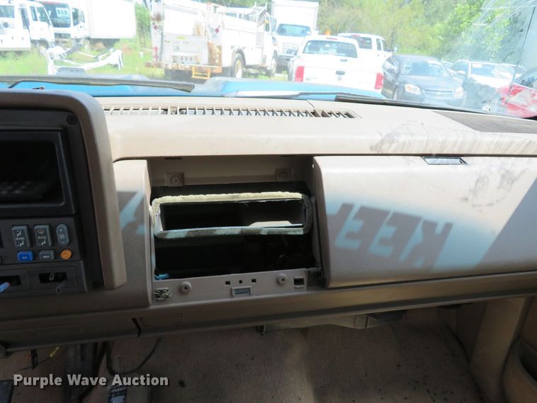 image for item DE8247 1994 Chevrolet 3500 Ext. Cab pickup truck