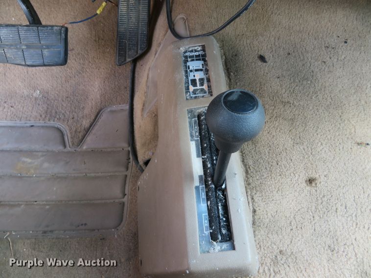 image for item DE8247 1994 Chevrolet 3500 Ext. Cab pickup truck