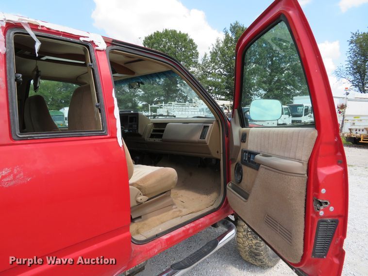 image for item DE8247 1994 Chevrolet 3500 Ext. Cab pickup truck