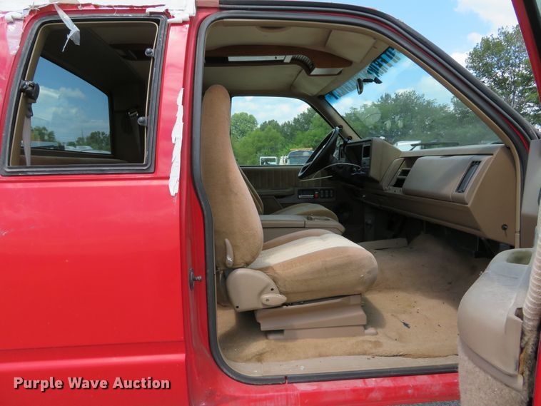 image for item DE8247 1994 Chevrolet 3500 Ext. Cab pickup truck