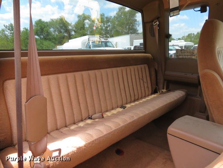 image for item DE8247 1994 Chevrolet 3500 Ext. Cab pickup truck