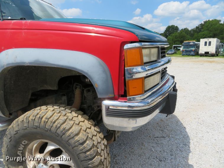 image for item DE8247 1994 Chevrolet 3500 Ext. Cab pickup truck