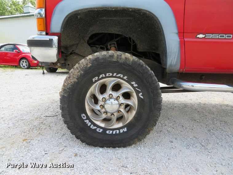 image for item DE8247 1994 Chevrolet 3500 Ext. Cab pickup truck