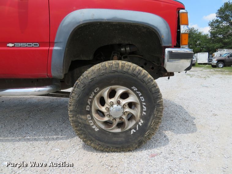 image for item DE8247 1994 Chevrolet 3500 Ext. Cab pickup truck