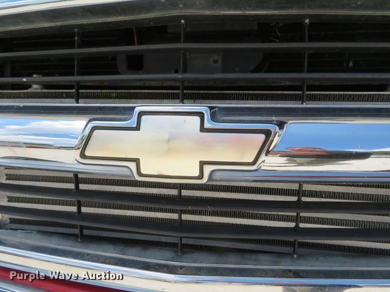 image for item DE8247 1994 Chevrolet 3500 Ext. Cab pickup truck