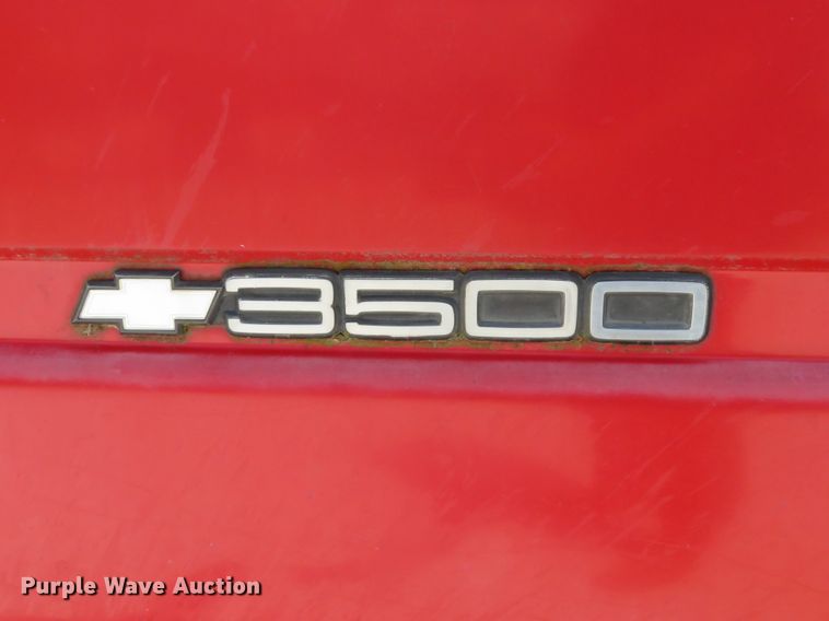 image for item DE8247 1994 Chevrolet 3500 Ext. Cab pickup truck