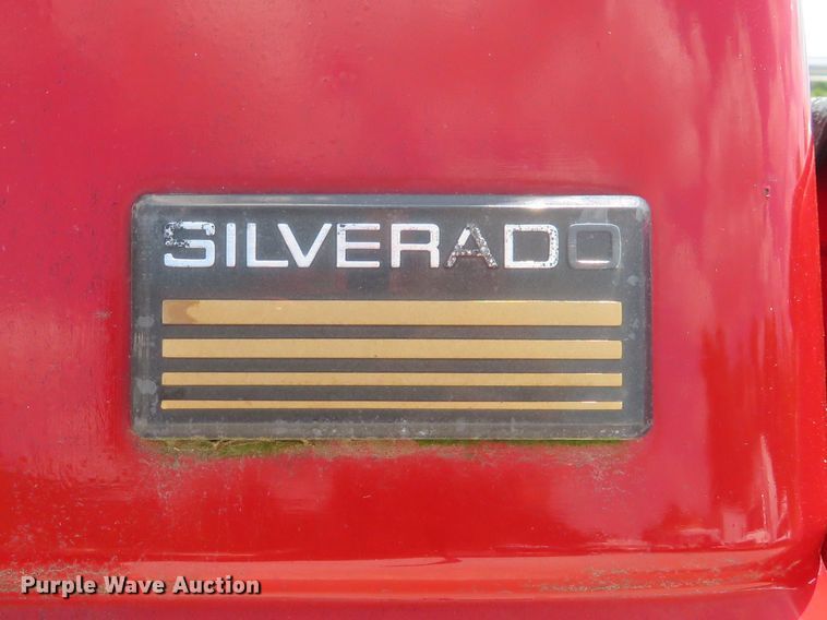 image for item DE8247 1994 Chevrolet 3500 Ext. Cab pickup truck