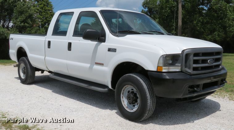 image for item DE8249 2004 Ford F350 Super Duty XL Crew Cab pickup truck