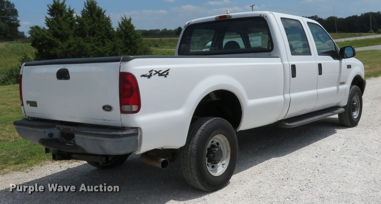 image for item DE8249 2004 Ford F350 Super Duty XL Crew Cab pickup truck