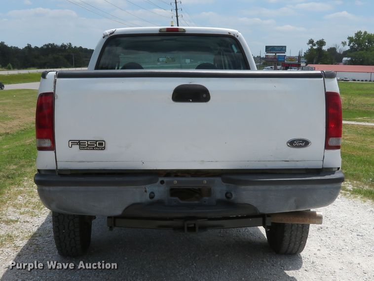 image for item DE8249 2004 Ford F350 Super Duty XL Crew Cab pickup truck