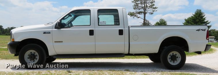 image for item DE8249 2004 Ford F350 Super Duty XL Crew Cab pickup truck