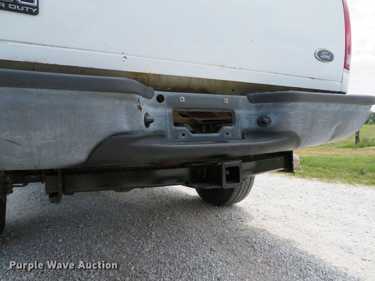 image for item DE8249 2004 Ford F350 Super Duty XL Crew Cab pickup truck