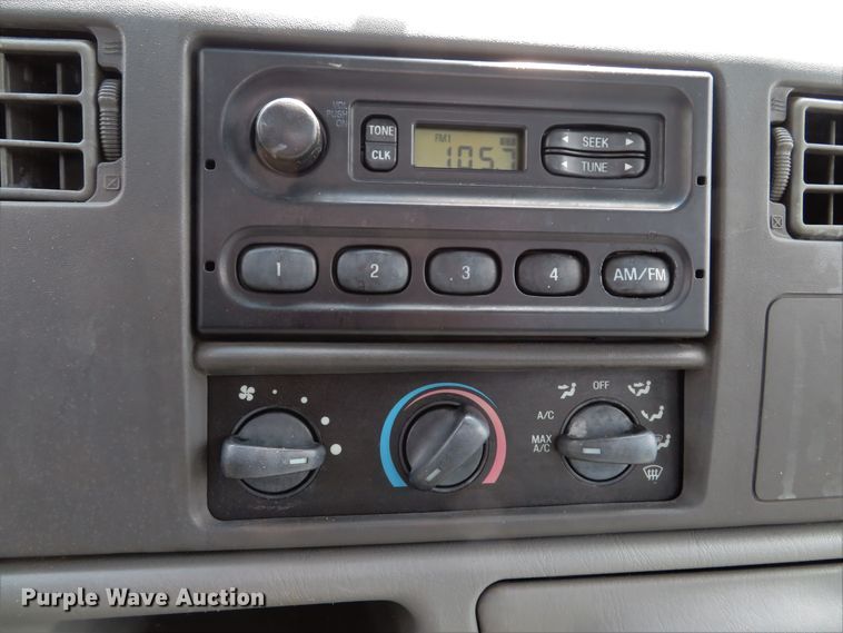 image for item DE8249 2004 Ford F350 Super Duty XL Crew Cab pickup truck