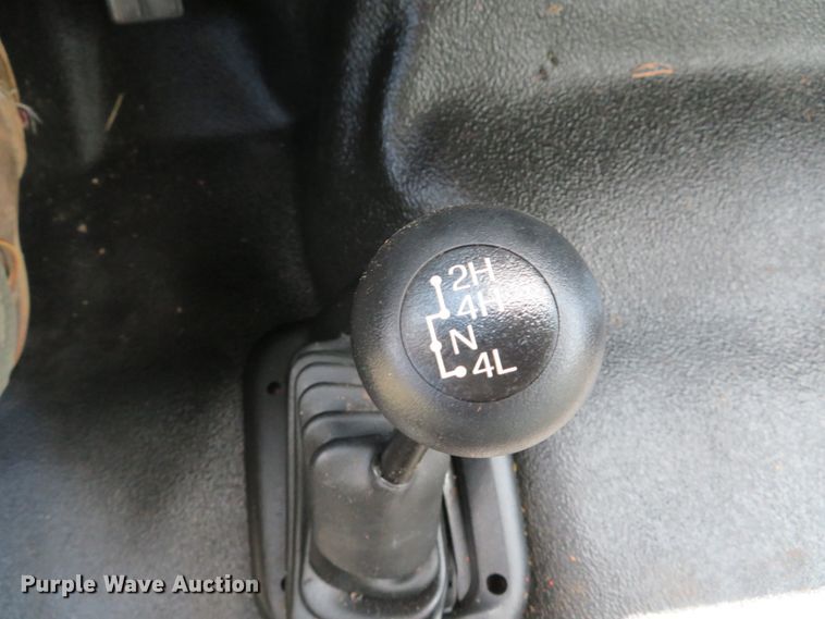 image for item DE8249 2004 Ford F350 Super Duty XL Crew Cab pickup truck