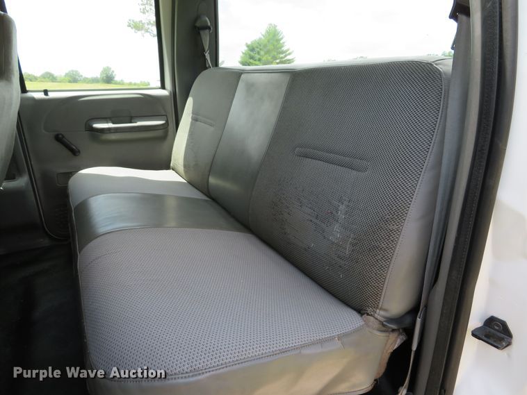 image for item DE8249 2004 Ford F350 Super Duty XL Crew Cab pickup truck