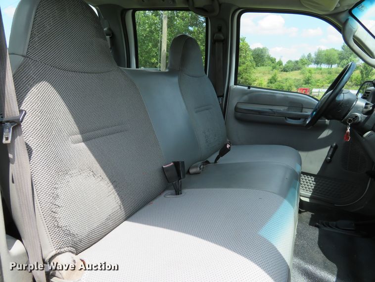 image for item DE8249 2004 Ford F350 Super Duty XL Crew Cab pickup truck