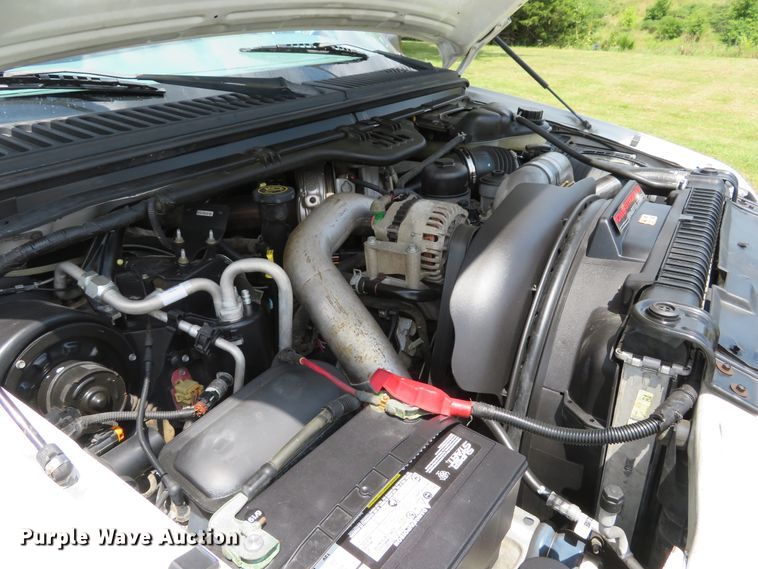 image for item DE8249 2004 Ford F350 Super Duty XL Crew Cab pickup truck