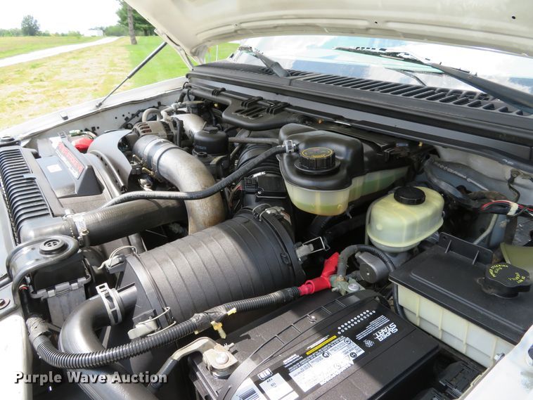 image for item DE8249 2004 Ford F350 Super Duty XL Crew Cab pickup truck