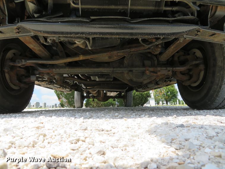 image for item DE8249 2004 Ford F350 Super Duty XL Crew Cab pickup truck