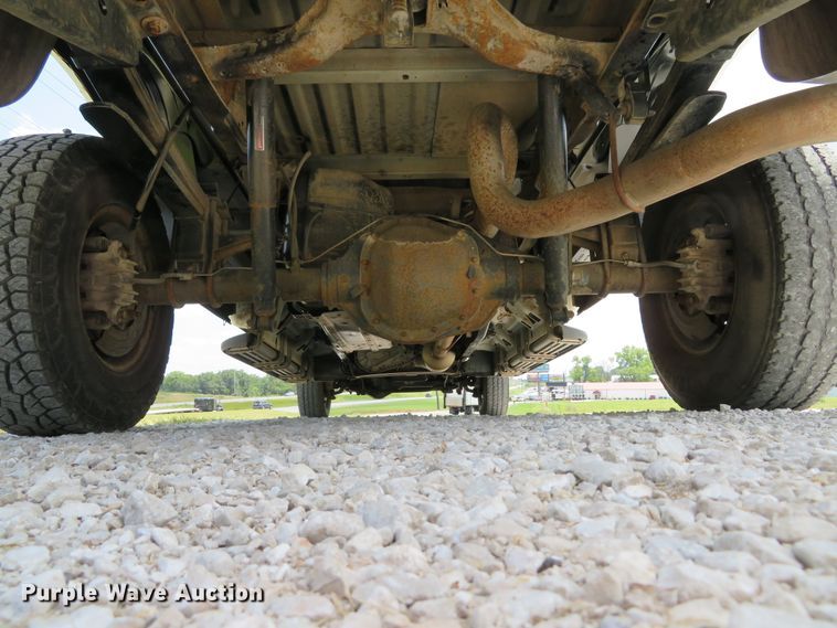 image for item DE8249 2004 Ford F350 Super Duty XL Crew Cab pickup truck