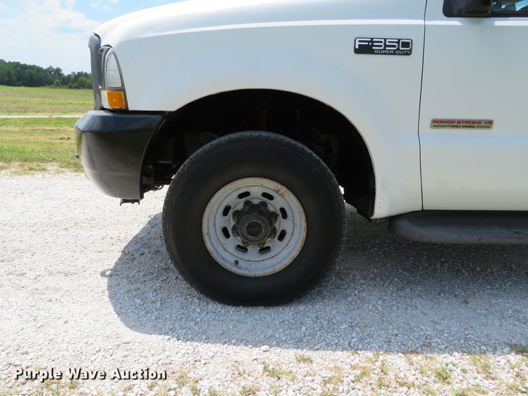 image for item DE8249 2004 Ford F350 Super Duty XL Crew Cab pickup truck