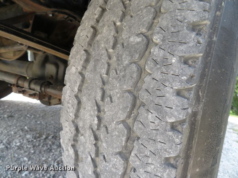 image for item DE8249 2004 Ford F350 Super Duty XL Crew Cab pickup truck