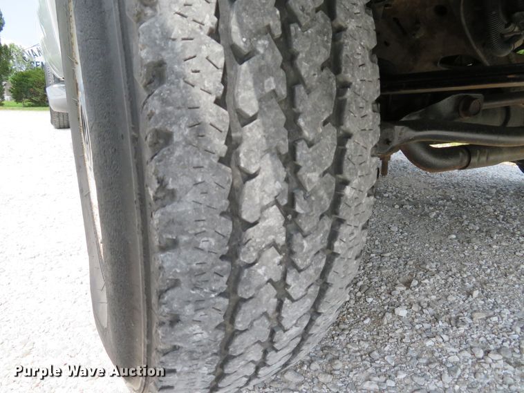 image for item DE8249 2004 Ford F350 Super Duty XL Crew Cab pickup truck