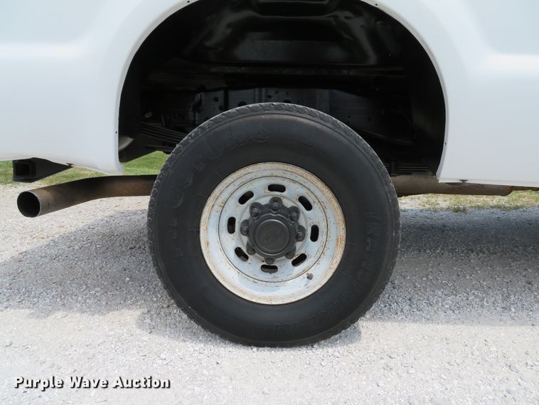 image for item DE8249 2004 Ford F350 Super Duty XL Crew Cab pickup truck