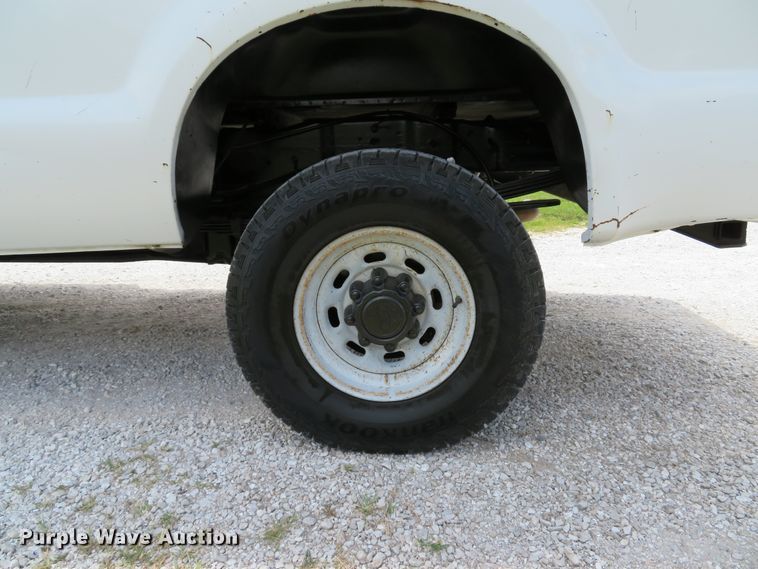 image for item DE8249 2004 Ford F350 Super Duty XL Crew Cab pickup truck