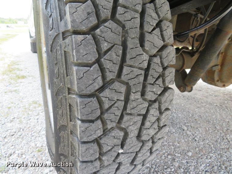 image for item DE8249 2004 Ford F350 Super Duty XL Crew Cab pickup truck