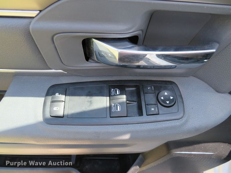 image for item DE8250 2013 Dodge Ram 2500HD pickup truck