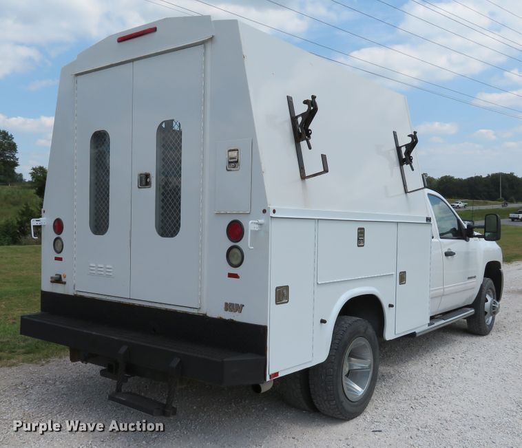 image for item DE8251 2010 Chevrolet Silverado 3500HD Ext. Cab utility bed pickup truck