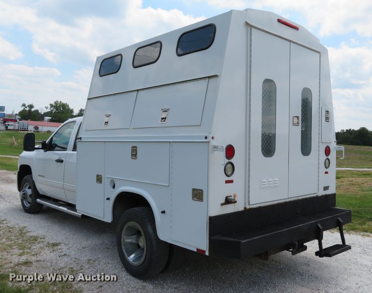image for item DE8251 2010 Chevrolet Silverado 3500HD Ext. Cab utility bed pickup truck