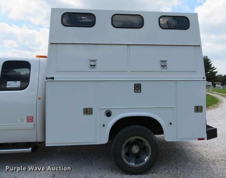 image for item DE8251 2010 Chevrolet Silverado 3500HD Ext. Cab utility bed pickup truck