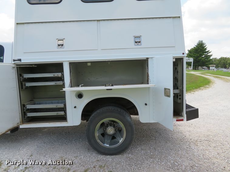 image for item DE8251 2010 Chevrolet Silverado 3500HD Ext. Cab utility bed pickup truck