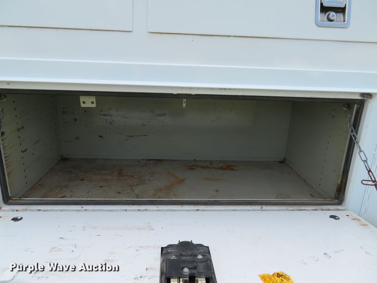 image for item DE8251 2010 Chevrolet Silverado 3500HD Ext. Cab utility bed pickup truck