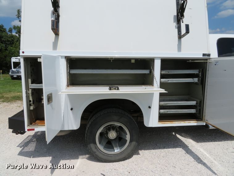 image for item DE8251 2010 Chevrolet Silverado 3500HD Ext. Cab utility bed pickup truck