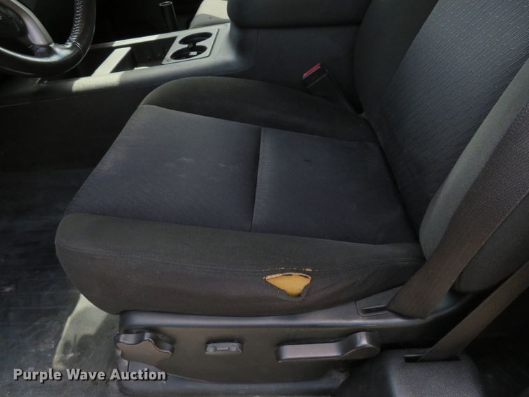 image for item DE8251 2010 Chevrolet Silverado 3500HD Ext. Cab utility bed pickup truck