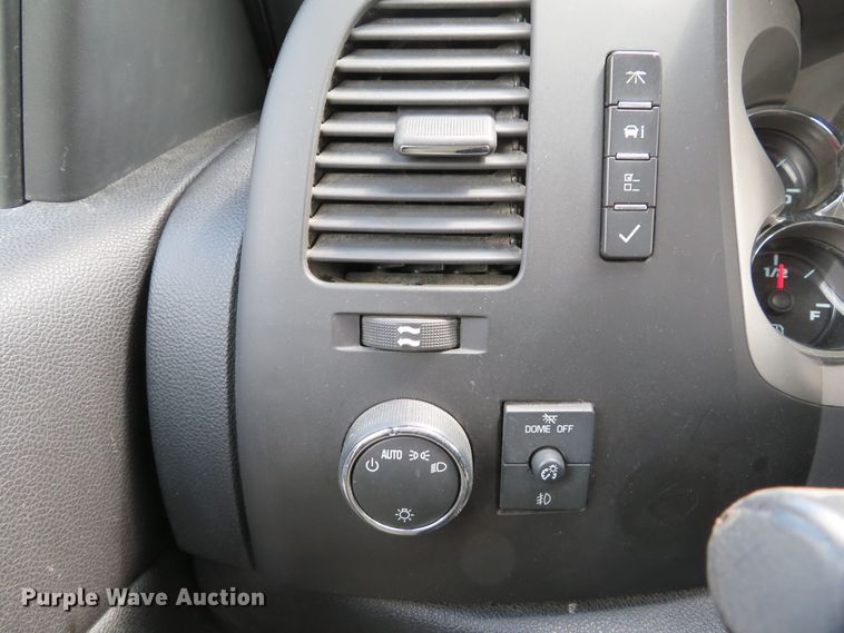 image for item DE8251 2010 Chevrolet Silverado 3500HD Ext. Cab utility bed pickup truck