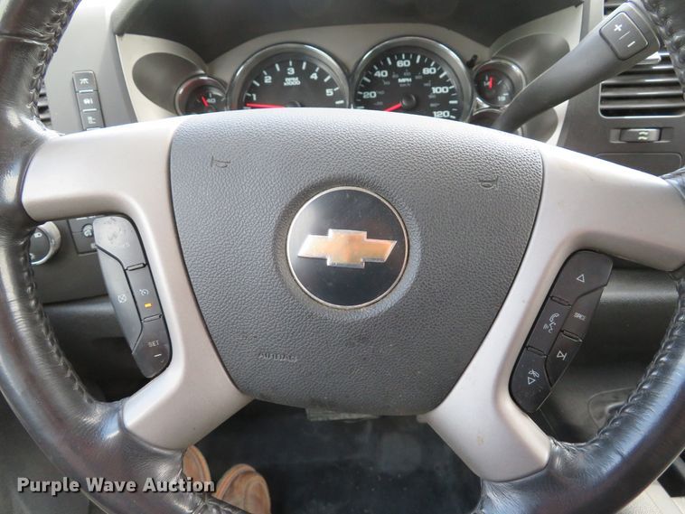 image for item DE8251 2010 Chevrolet Silverado 3500HD Ext. Cab utility bed pickup truck